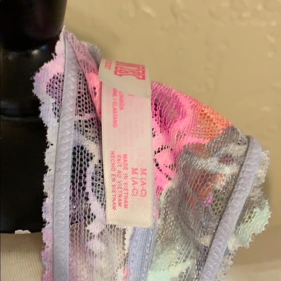 Victoria Secret Pink push-up bra - Picture 5 of 5